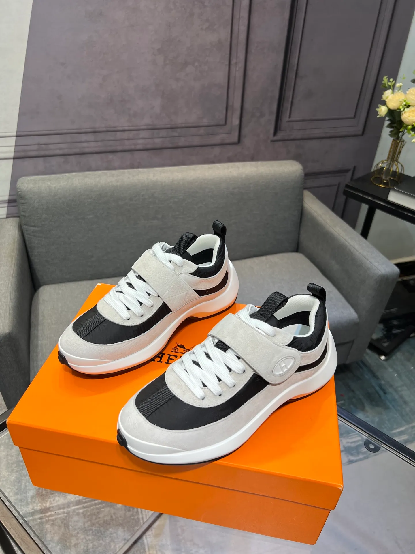 Men's shoes 💰600 Actual photos 🎬 [Hermès] Couple style, official website synchronization Counter quality French Paris catwalk style Simple and classic Imported original fabric Original 1:1 outsole! The highest version on the market! Size: Female 35-41. Male 39-45 (female 41, male 45 customized)